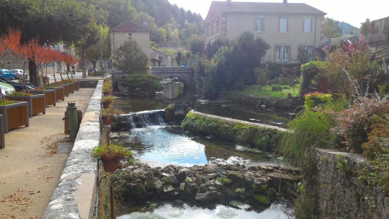 مبيت وإفطار Saint-Vincent-Rive-dʼOlt Maison Sur Le Lot المظهر الخارجي الصورة